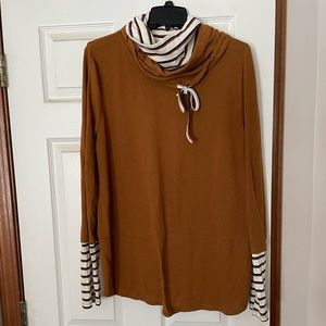 Trendy Doe &Rae pullover top. Layered look, very good condition